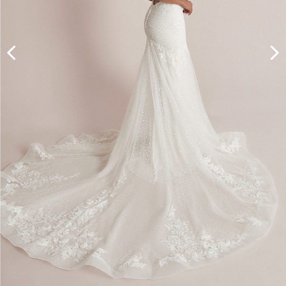 Wedding dress - Picture 2 of 5